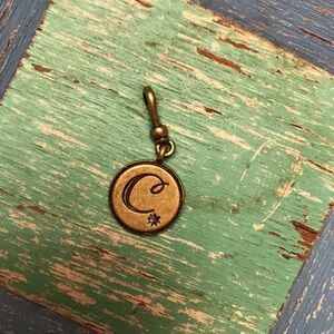 💍 Lis Sophia Letter “C” Charm